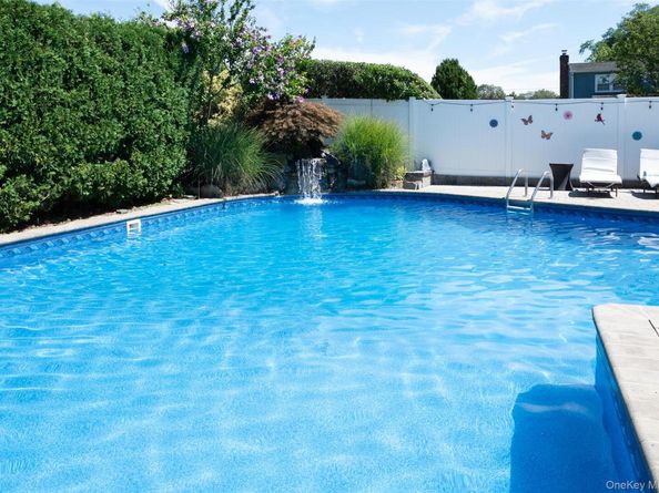 74 Broadway, Bethpage NY 11714