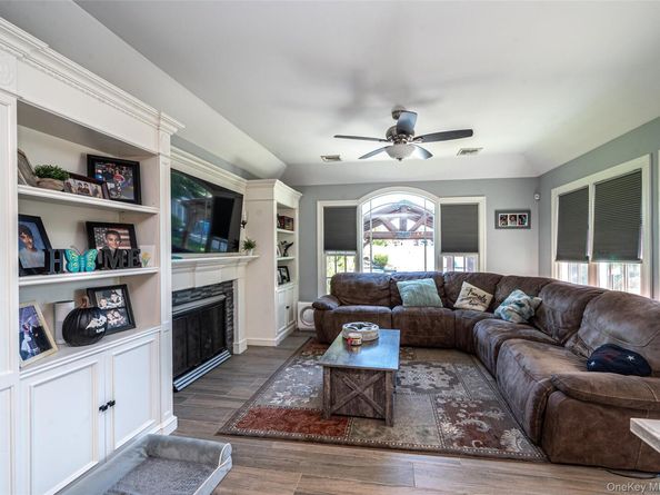 74 Broadway, Bethpage NY 11714