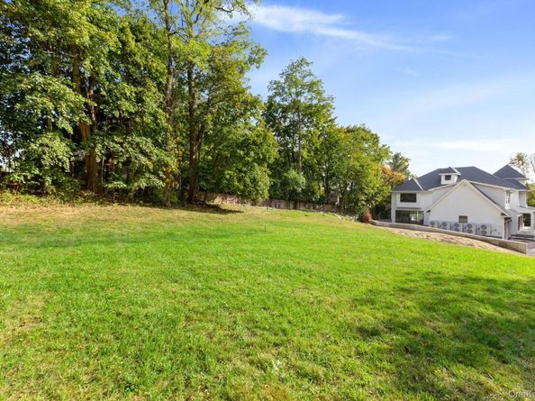 22 Whippoorwill Road E, Armonk NY 10504