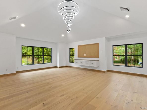 22 Whippoorwill Road E, Armonk NY 10504