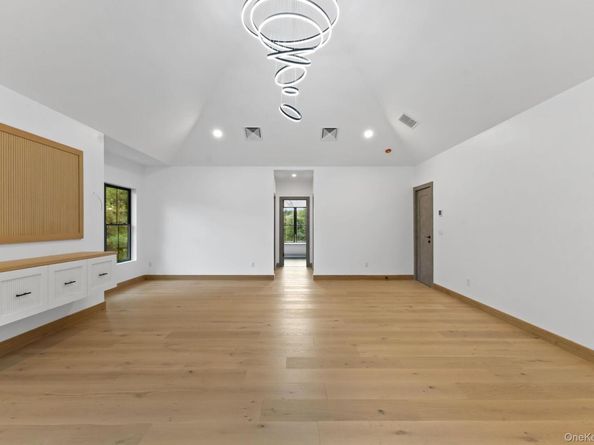 22 Whippoorwill Road E, Armonk NY 10504