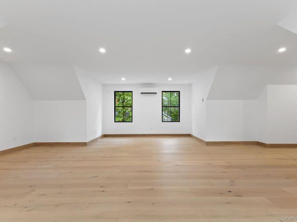 22 Whippoorwill Road E, Armonk NY 10504