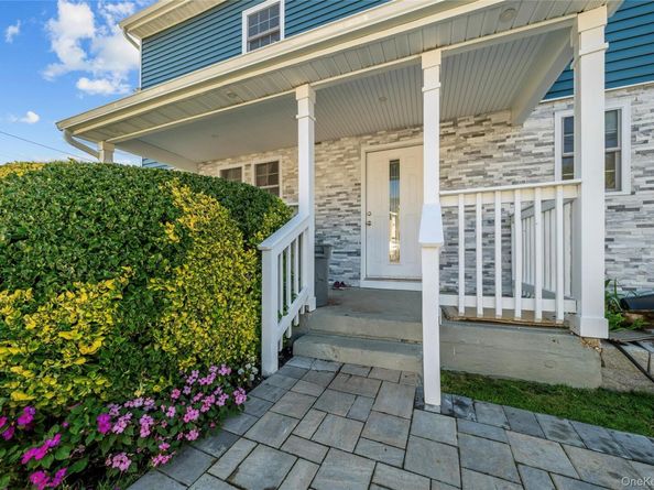 84 E 9th Street, Huntington Station NY 11746