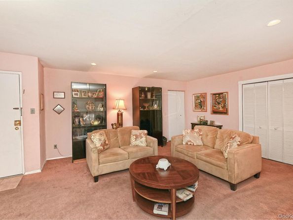 400 Fulton Street 8A, Farmingdale NY 11735