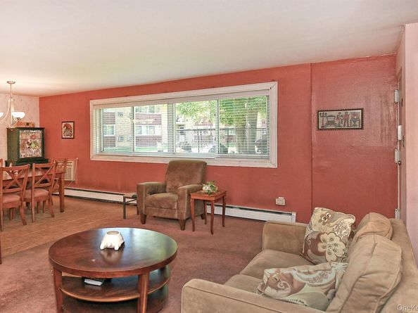400 Fulton Street 8A, Farmingdale NY 11735