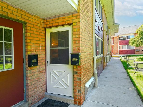 400 Fulton Street 8A, Farmingdale NY 11735