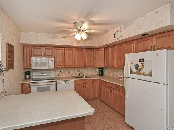 400 Fulton Street 8A, Farmingdale NY 11735