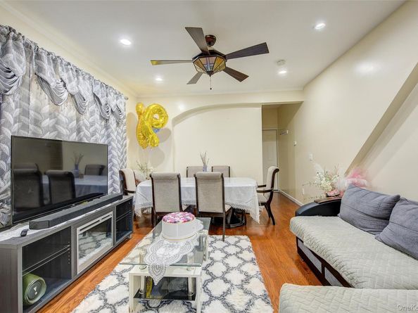 9507 239 Street, Floral Park NY 11001