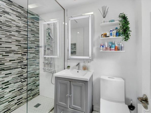 610 Waring 4F, Bronx NY 10467