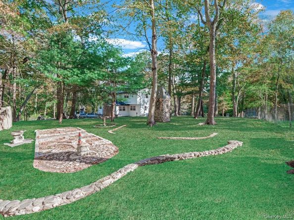 11 Gorham Lane, Dix Hills NY 11746