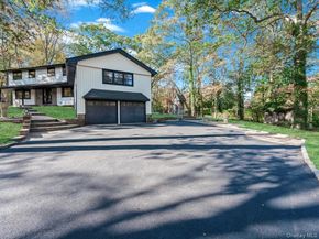 11 Gorham Lane, Dix Hills NY 11746
