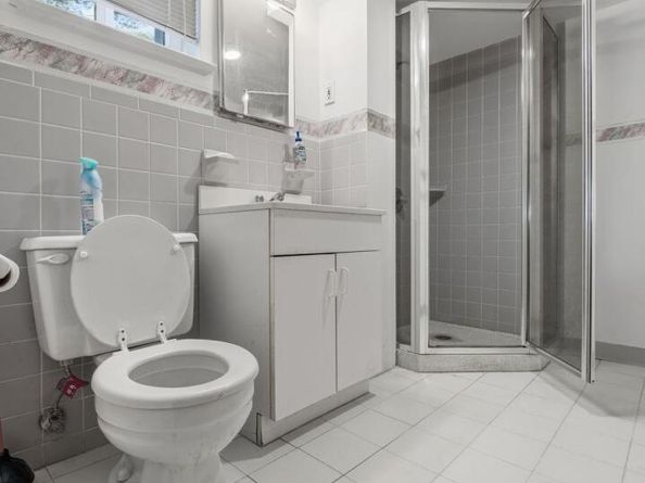 18 Dunhill Road, Manhasset Hills NY 11040