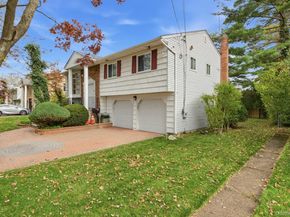 18 Dunhill Road, Manhasset Hills NY 11040