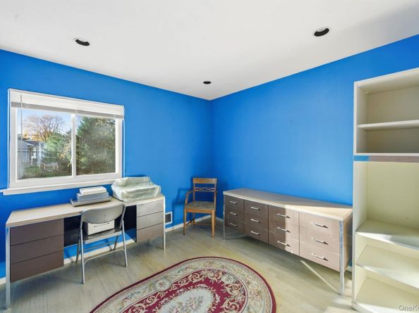 18 Dunhill Road, Manhasset Hills NY 11040