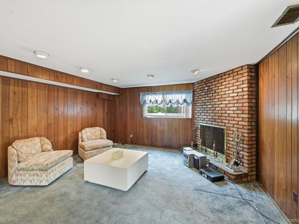 18 Dunhill Road, Manhasset Hills NY 11040