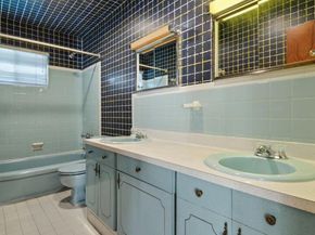 18 Dunhill Road, Manhasset Hills NY 11040