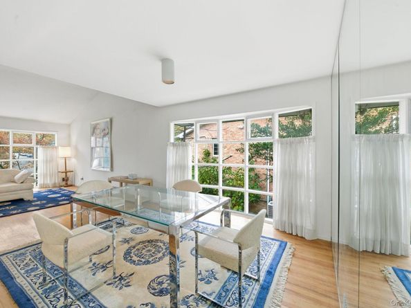 18 Dunhill Road, Manhasset Hills NY 11040