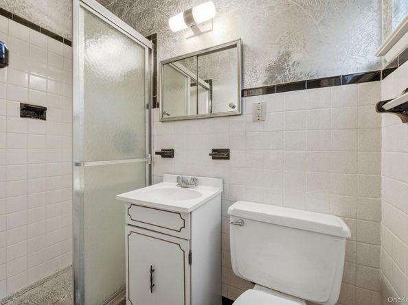 18 Dunhill Road, Manhasset Hills NY 11040