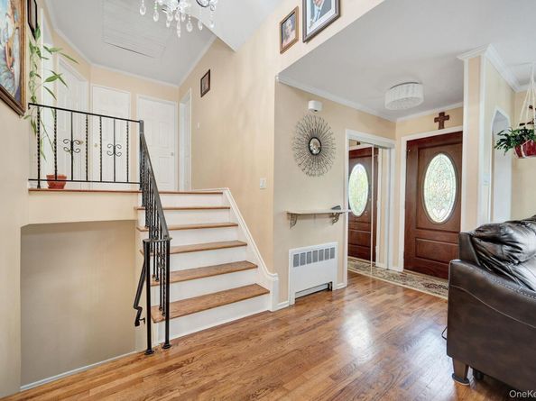 1 Wayland Road, Plainview NY 11803