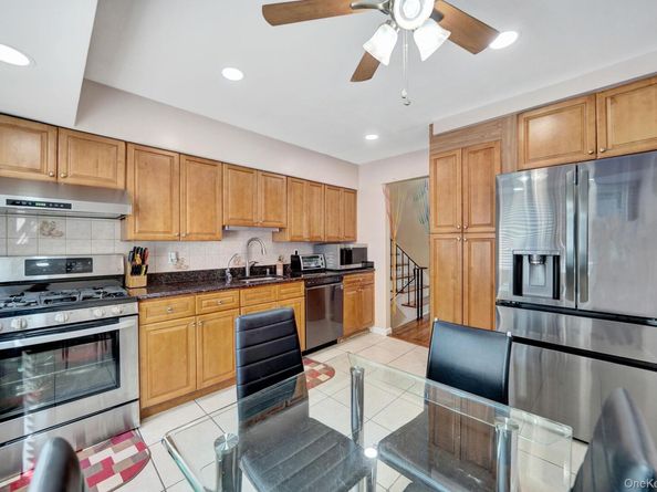 1 Wayland Road, Plainview NY 11803