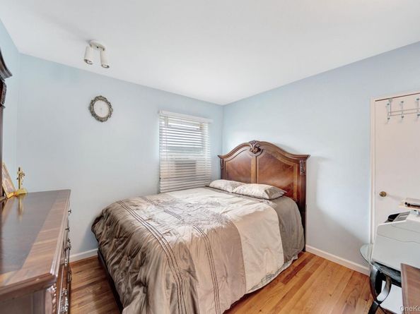 1 Wayland Road, Plainview NY 11803