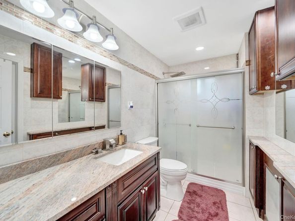 1 Wayland Road, Plainview NY 11803