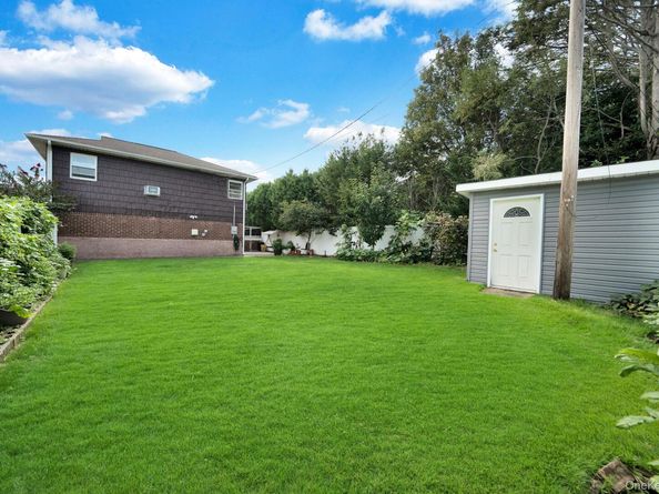1 Wayland Road, Plainview NY 11803