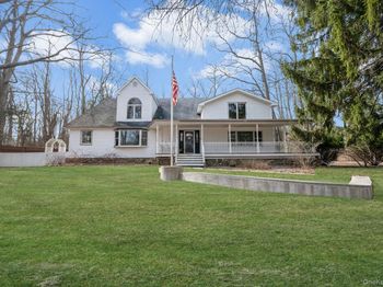 12 Lakeside Drive