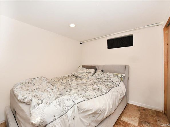 2093 Baylis Avenue, Elmont NY 11003