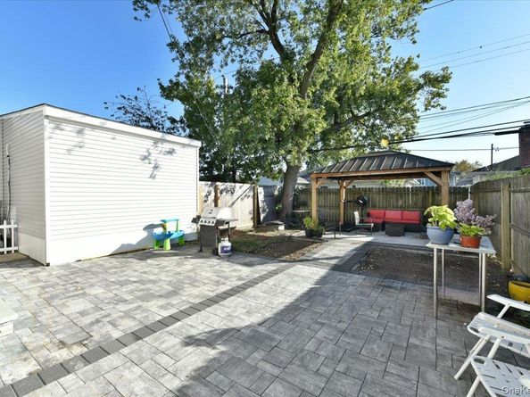 2093 Baylis Avenue, Elmont NY 11003