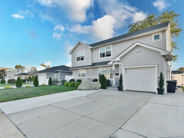 2093 Baylis Avenue, Elmont NY 11003