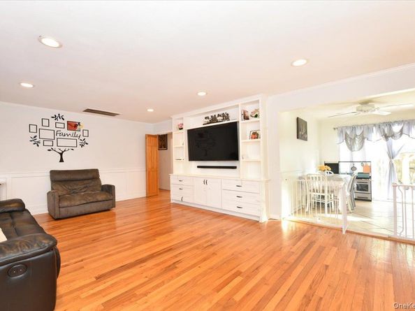 2093 Baylis Avenue, Elmont NY 11003