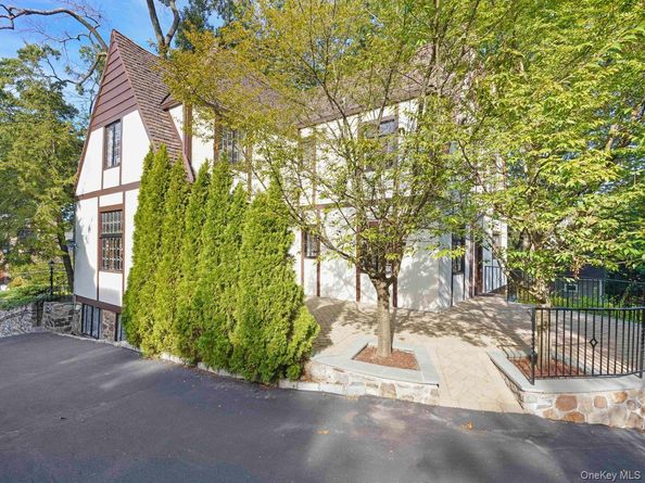76 Vaughn Avenue, New Rochelle NY 10801