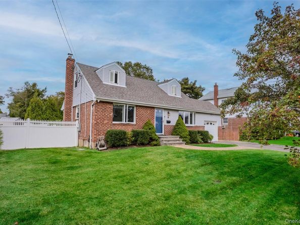 8 Ellsworth Place, East Northport NY 11731