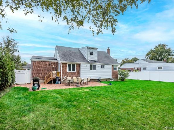 8 Ellsworth Place, East Northport NY 11731