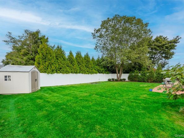 8 Ellsworth Place, East Northport NY 11731