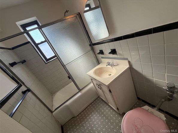 170-06 Crocheron Avenue 5B, Flushing NY 11358