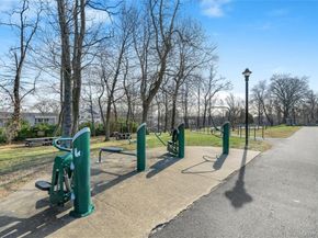 8 Wyndover Woods Lane 18, White Plains NY 10603