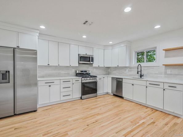 32 Fairview Avenue, Port Washington NY 11050