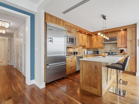 5 Renaissance Square 27G, White Plains NY 10601