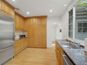 19 Huguenot Drive, Larchmont NY 10538