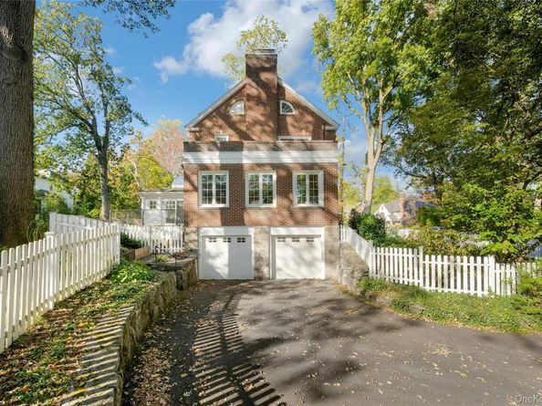 19 Huguenot Drive, Larchmont NY 10538