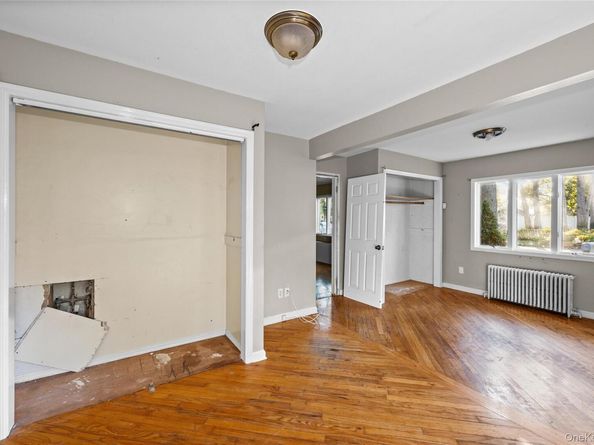 85 Lake Promenade, Ronkonkoma NY 11779