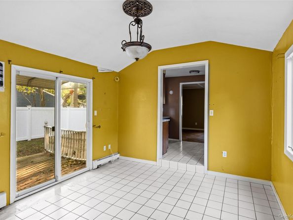 85 Lake Promenade, Ronkonkoma NY 11779