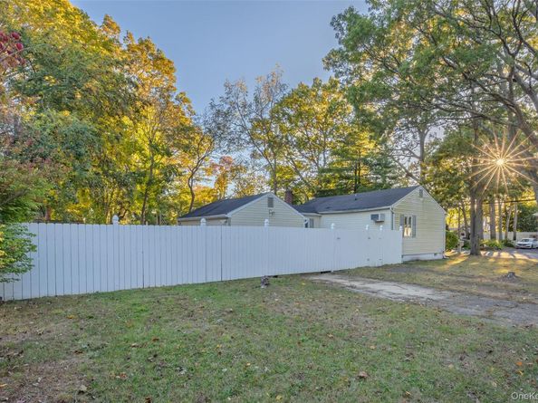 85 Lake Promenade, Ronkonkoma NY 11779