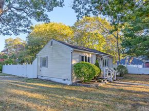 85 Lake Promenade, Ronkonkoma NY 11779