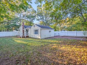 85 Lake Promenade, Ronkonkoma NY 11779