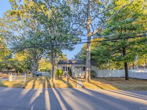 85 Lake Promenade, Ronkonkoma NY 11779