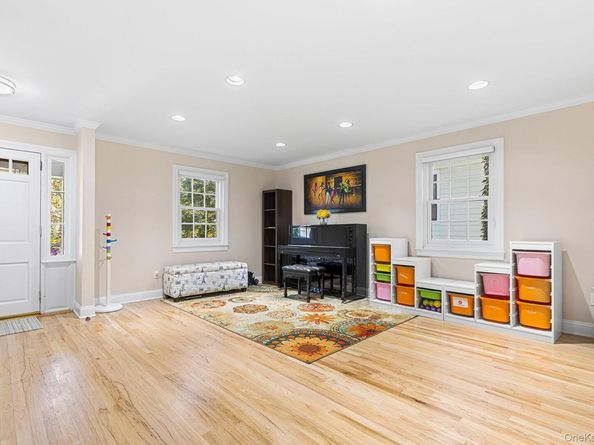 14 Wakefield Road, Scarsdale NY 10583