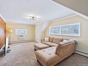 68 Summer Lane, Hicksville NY 11801